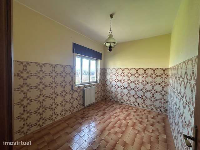 Vende-se Moradia de 3 pisos em Chaves-14