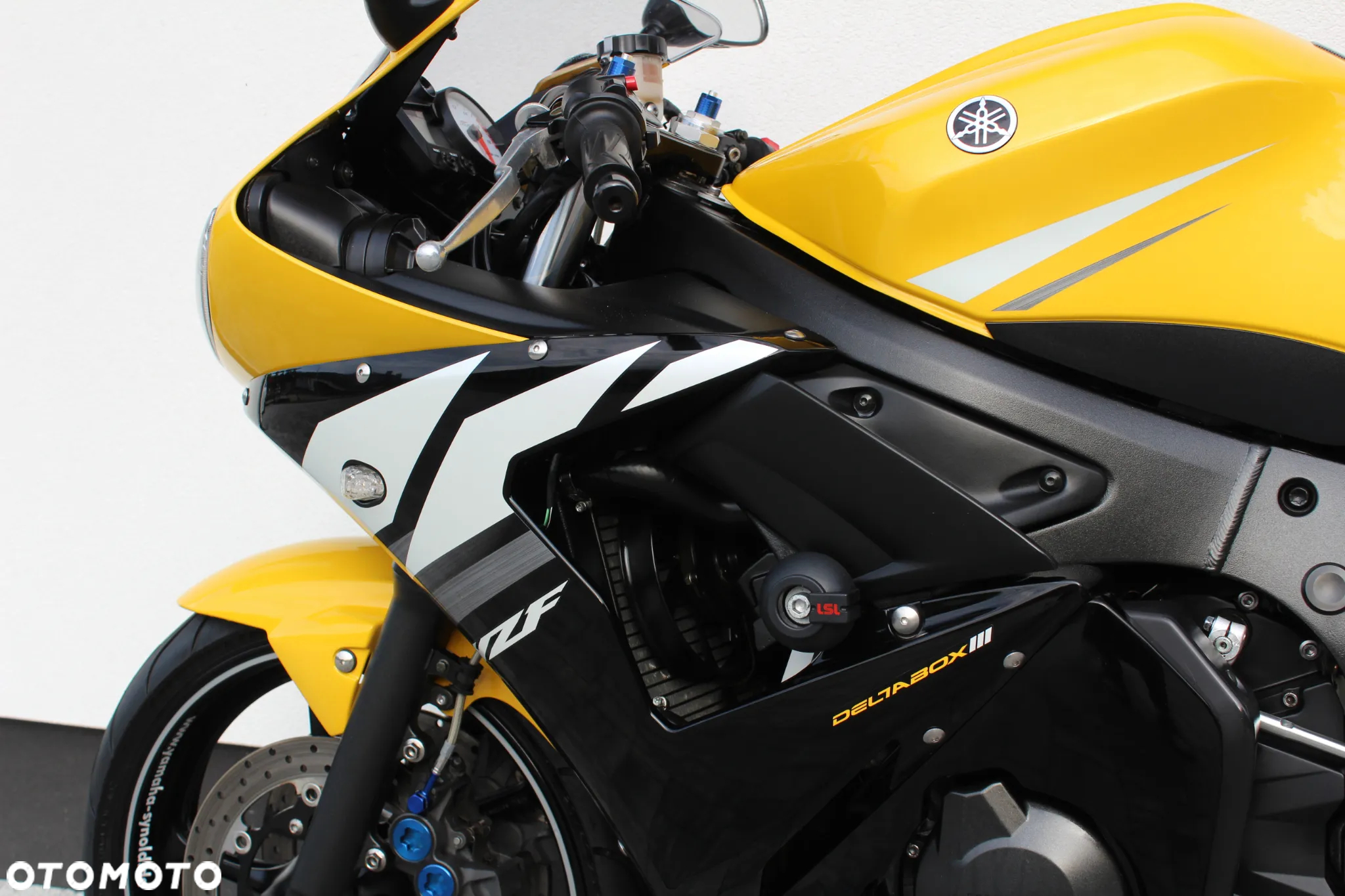 Yamaha R6 - 6