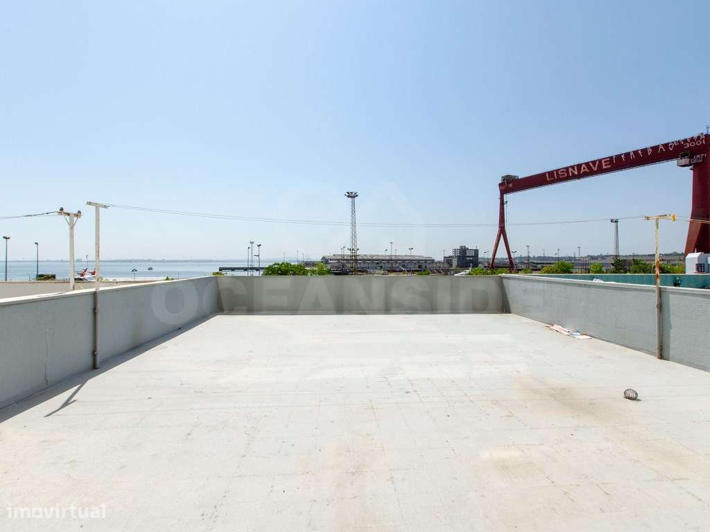 T2+1 com terraço de 45m2 e vista de rio, em Cacilhas-25