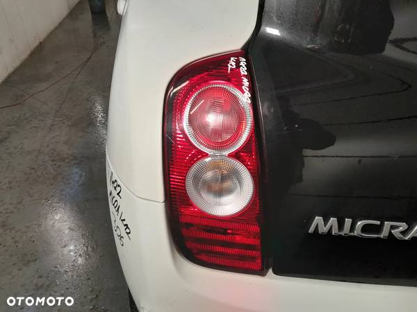 NISSAN MICRA K12 LAMPA LEWA TYLNA LEWY TYŁ W BŁOTNIK - 1