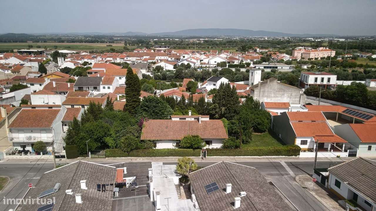 Moradia T4 com Jardim e Vista de Campo na Golegã-41