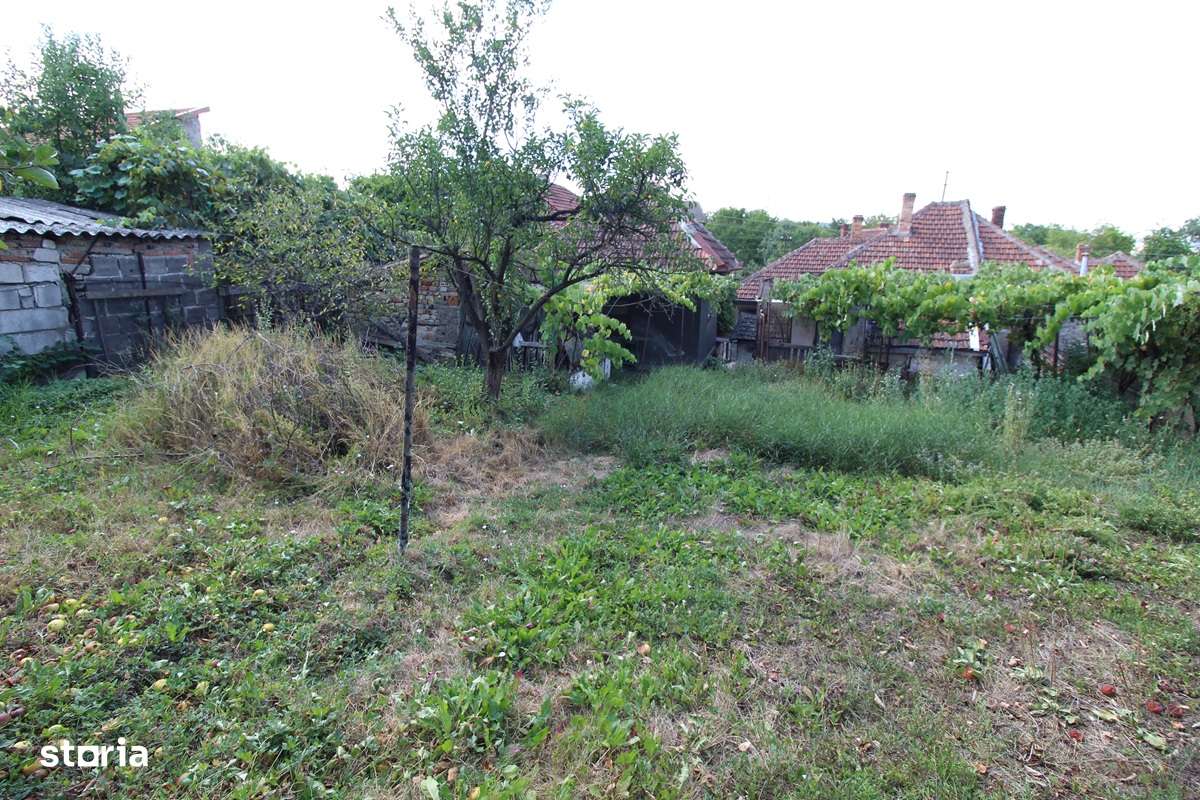 Vând casă P+Pod în Hunedoara, zona Chizid, teren 250mp, anexe...-5