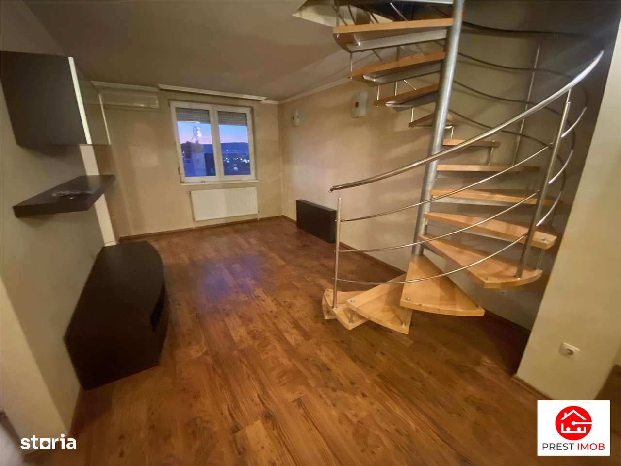 Apartament pe doua nivele in zona centrala, Piata Teatrului - Imagine principală: 2/7