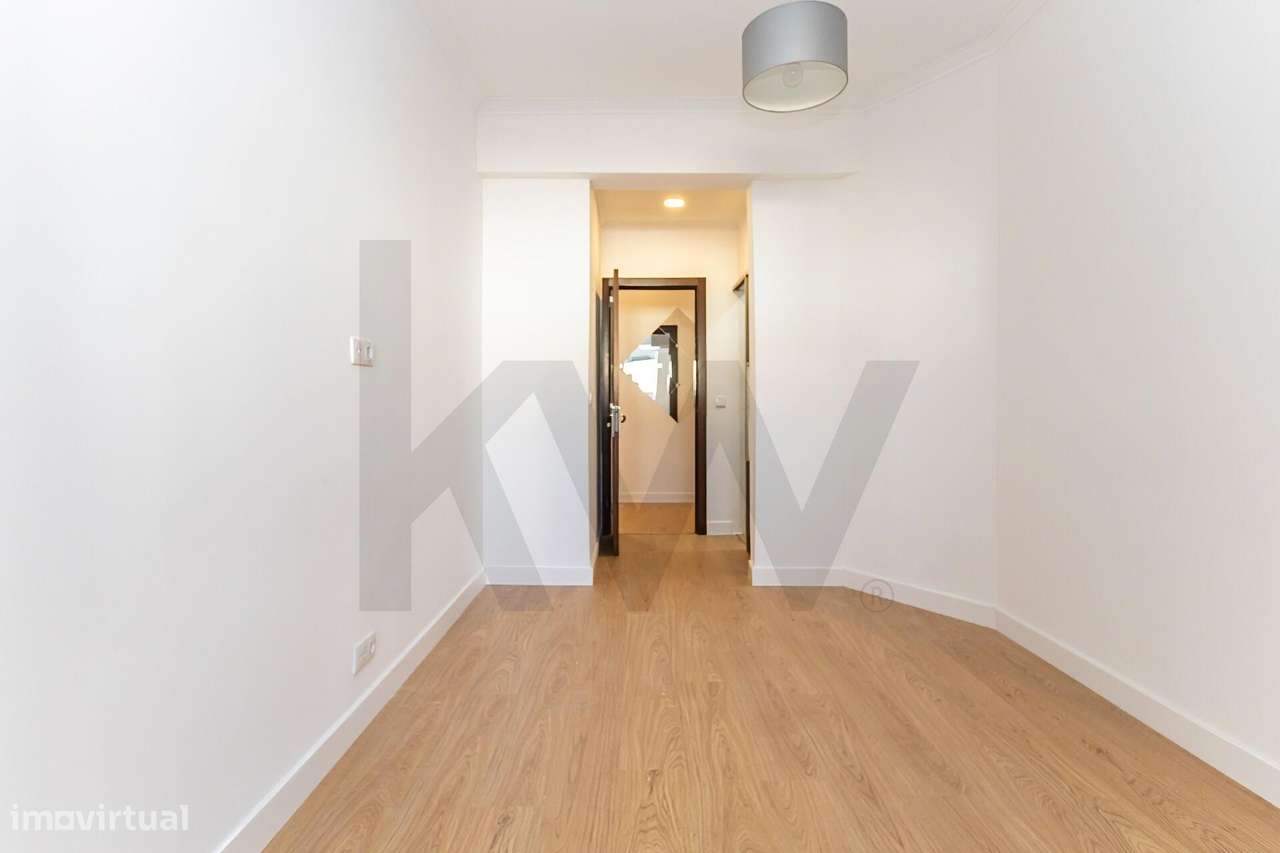 Apartamento T4 transformado em T3 totalmente remodelado na Cova da Pi-10