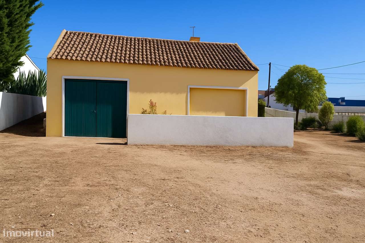 Magnifica propriedade constituída por armazém e moradia bi-familiar.-11