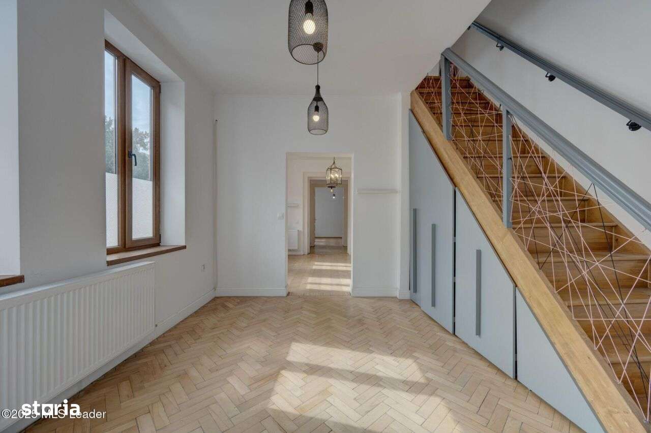 In Cartierul Evreiesc, casa 3 camere pivnita si mansarda open space. - Imagine principală: 5/20