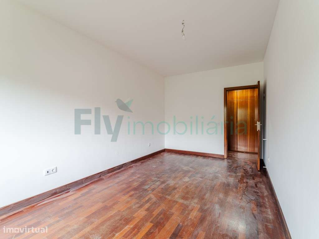 Excelente Apartamento T4 com Suite e Lugar de Garagem para 2 Carros-36