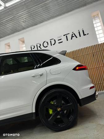 Porsche Cayenne S e-Hybrid Platinum Edition - 4