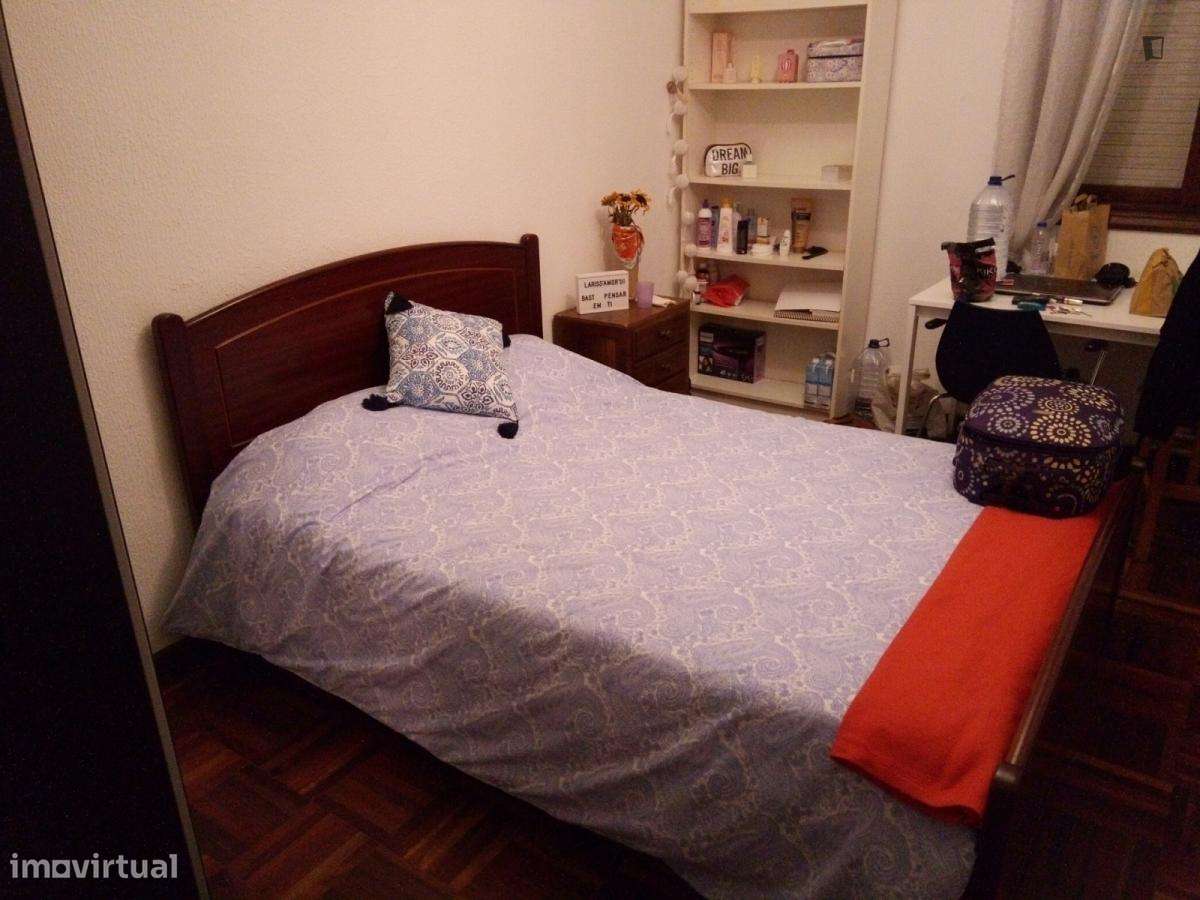 Quarto - localizado em Lordelo do Ouro Porto - Grande imagem: 4/10