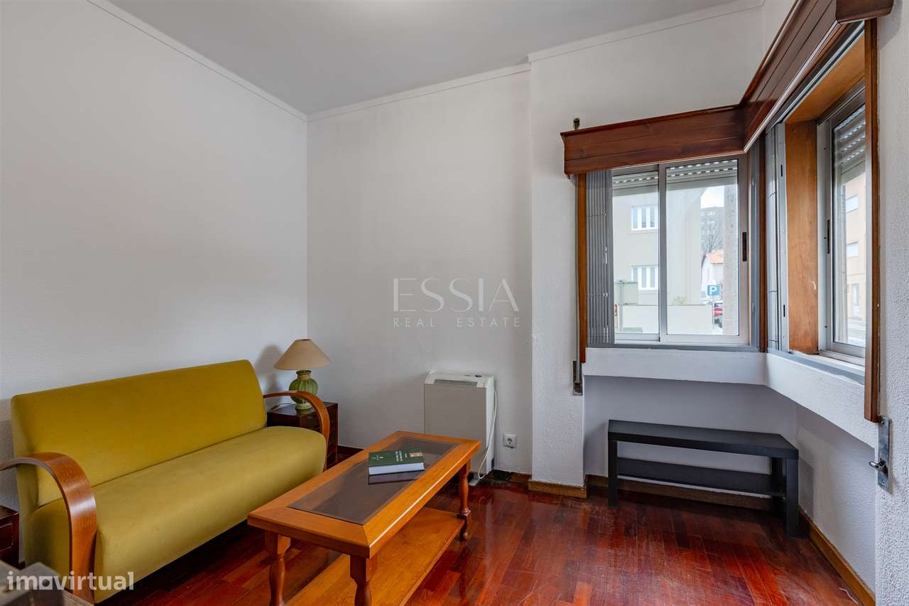 Apartamento T4 com Garagem Box entre o Marquês e Praça Sá Carneiro - Grande imagem: 4/33