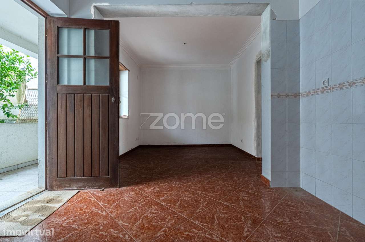 Moradia T3+1 em Manique de Cima a necessitar de acabamentos - Grande imagem: 3/25