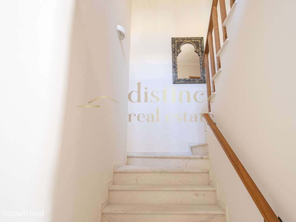 FANTÁSTICA/MORADIA EM BANDA/COM 4 QUARTOS/JARDIM & PISCINA/A APENAS...-13