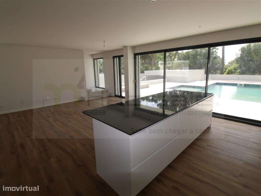 Moradia V3 +1 com piscina em Barcarena-7