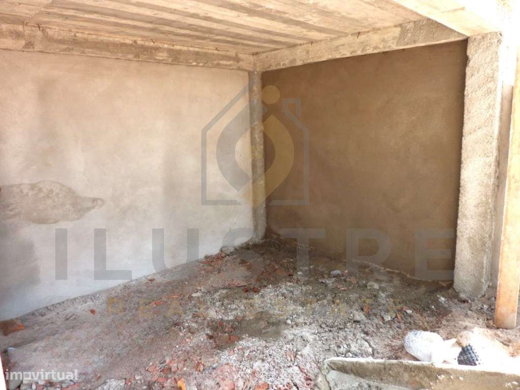 Moradia T3 em construção com logradouro e garagem em Sesimbra-10