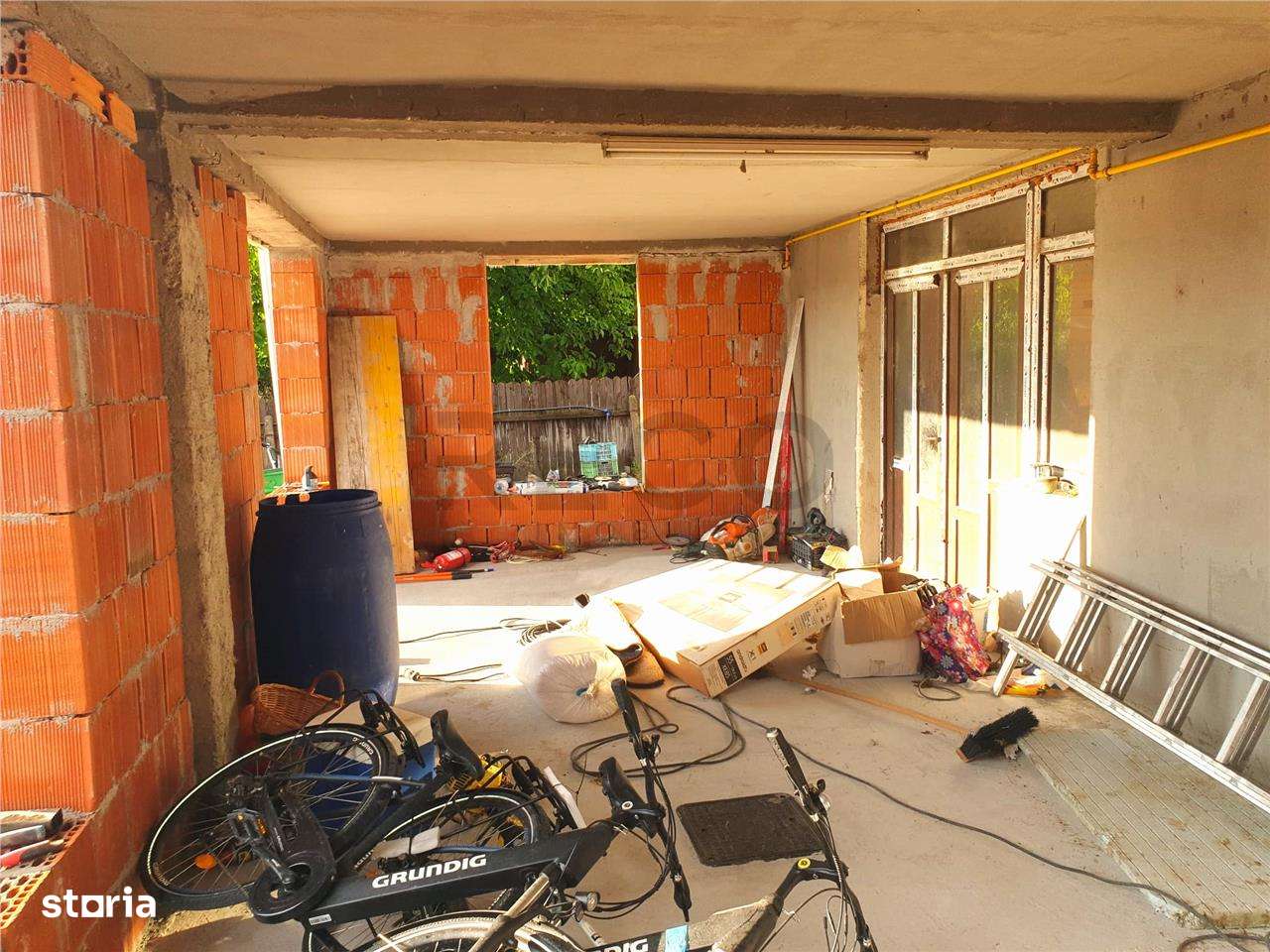 Teren Mare cu 2 case in Biharia. - Imagine principală: 5/20