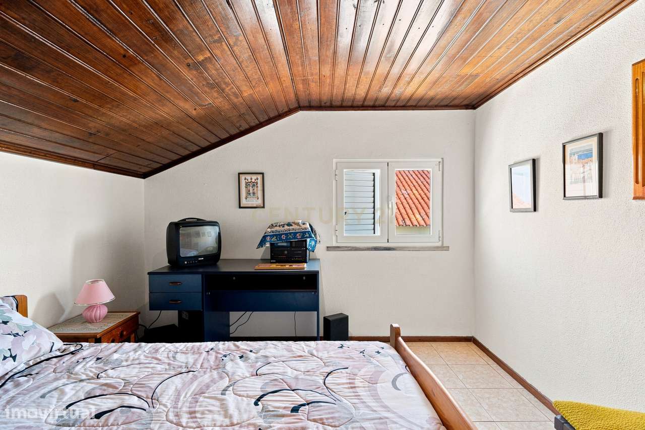 MORADIA TÉRREA T2+2 COM GARAGEM E PISCINA AQUECIDA, NA SILVEIRA, A 5 M-29