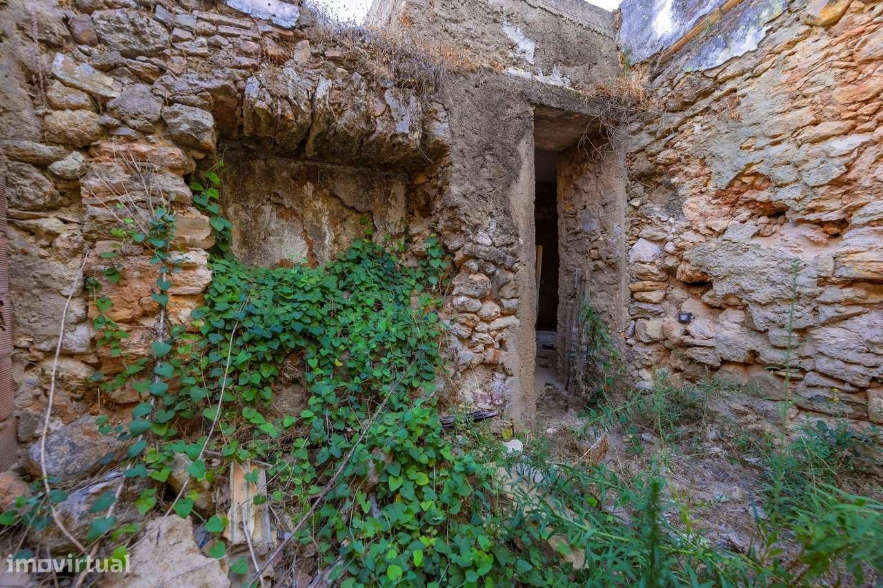 Ruína com Logradouro | Estoi, Faro-31
