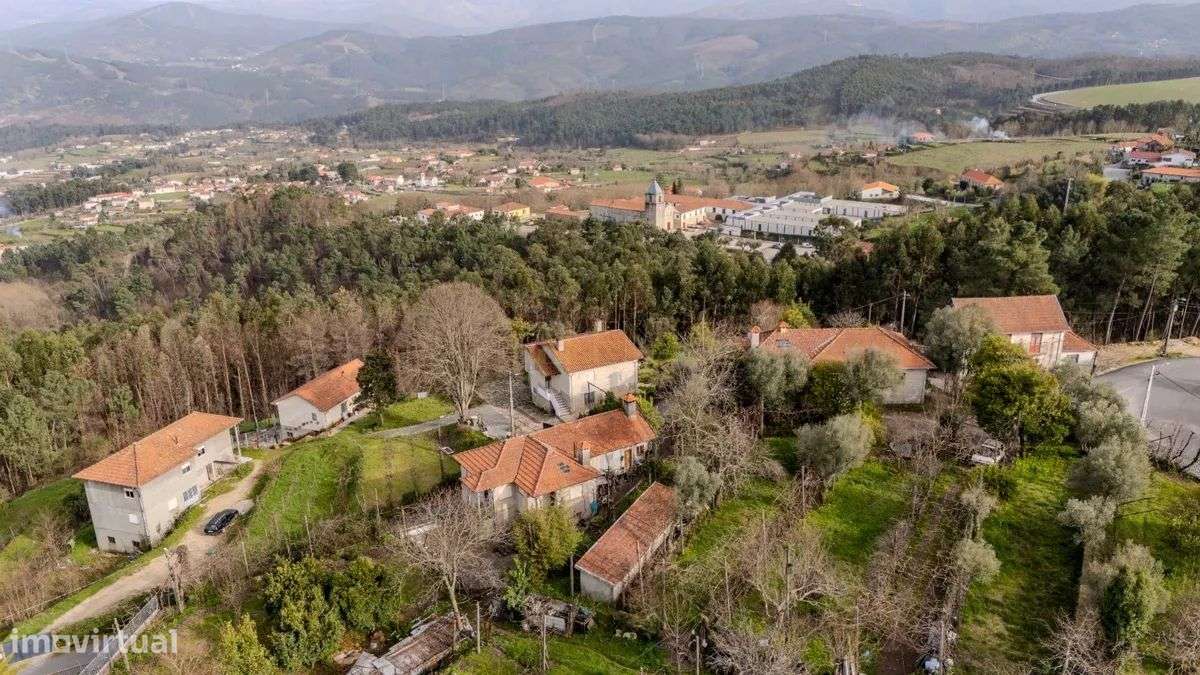 Exclusiva Moradia T4 com 556m² e 1.000m² de Terreno-38