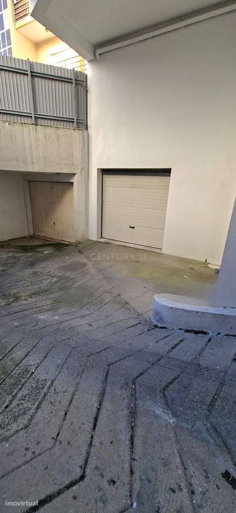 Garagem Box | Rua das Quintinhas – Charneca da Caparica-7