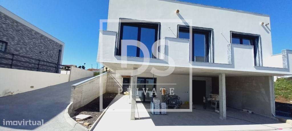 Moradia de arquitetura contemporânea com estacionamento-10