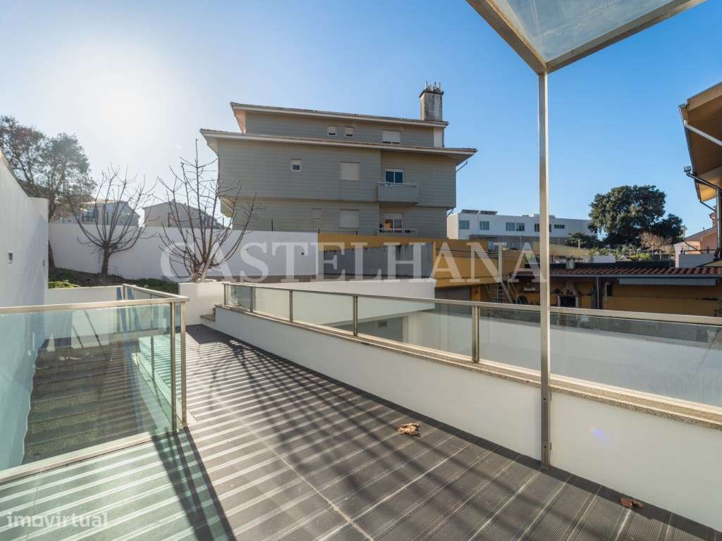 Moradia T4+1 com jardim, terraços e garagem privada, próxima a Mari...-20