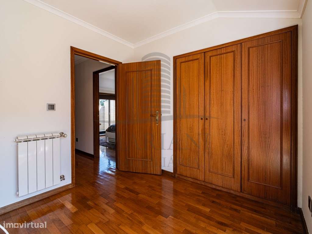 Apartamento T4+1 Duplex em Excelente Estado - Localização Central-31