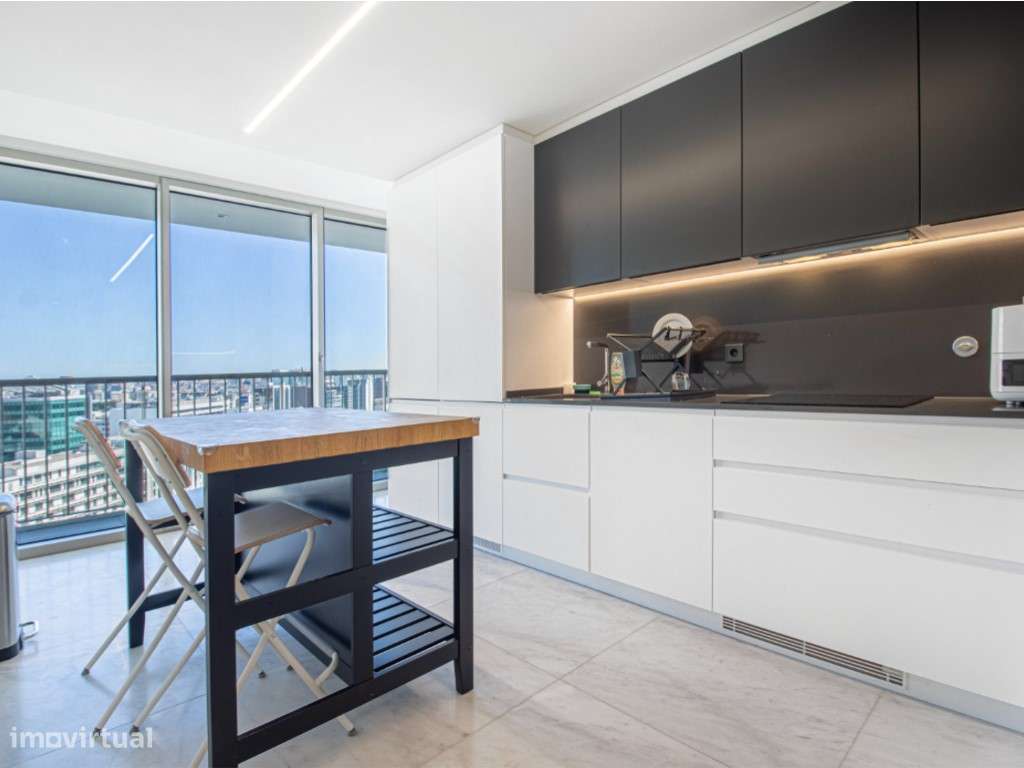 Apartamento T2 com varanda, estacionamento no Condomínio Infinity-9