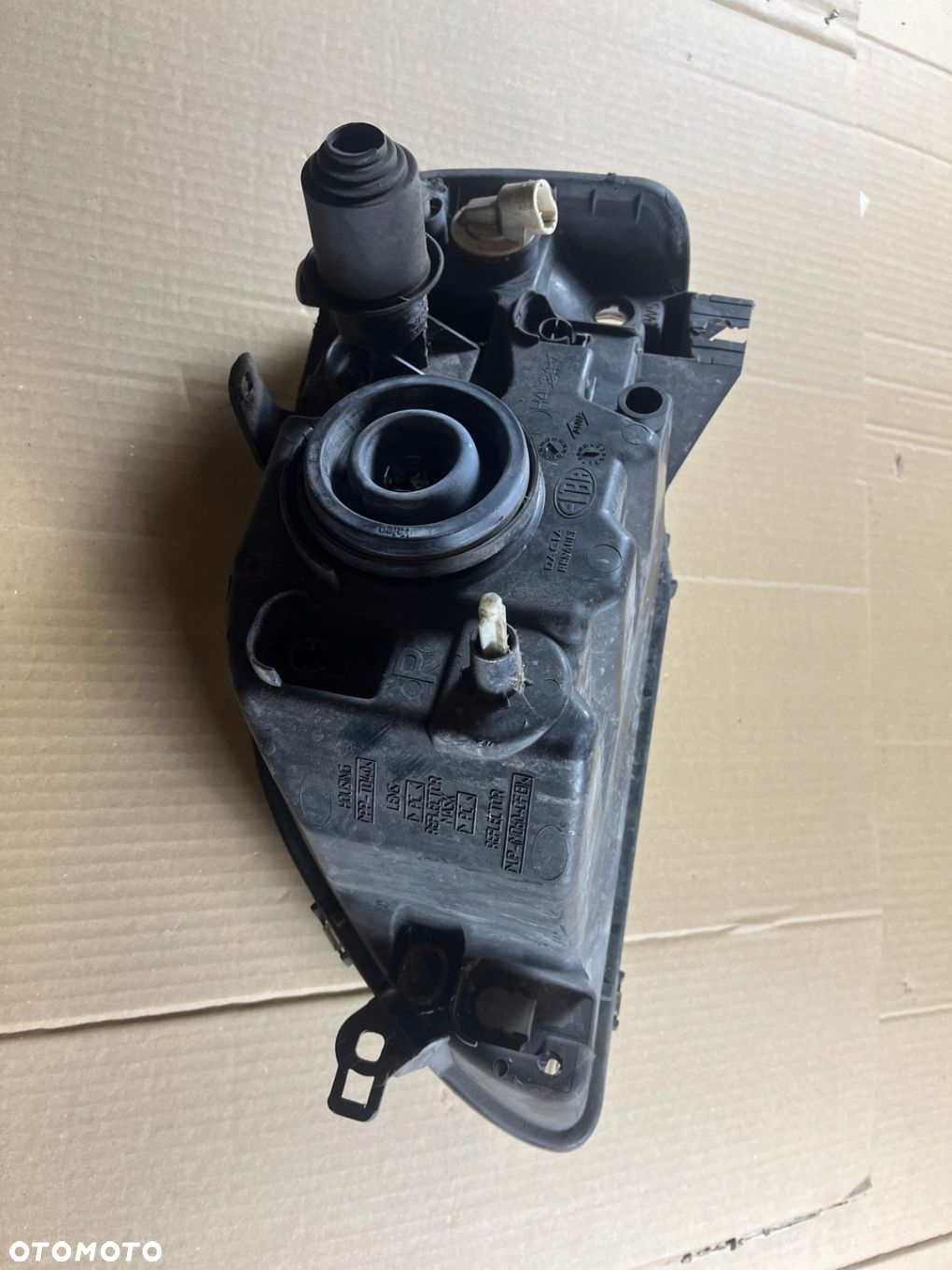 dacia logan lampa prawa przód przednia 8200211006 - 8