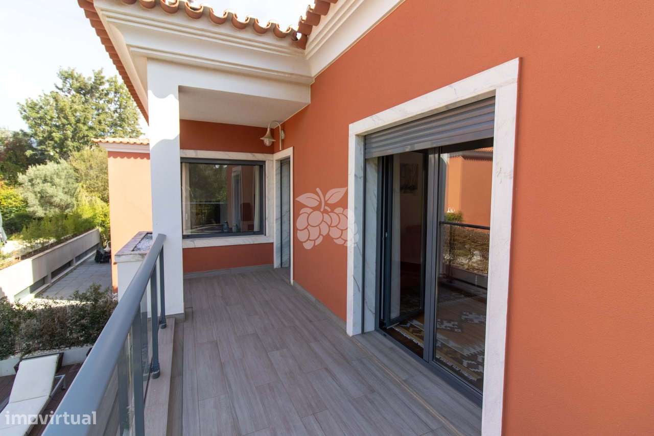 Apartamento T4 Duplex Costa da Guia-8