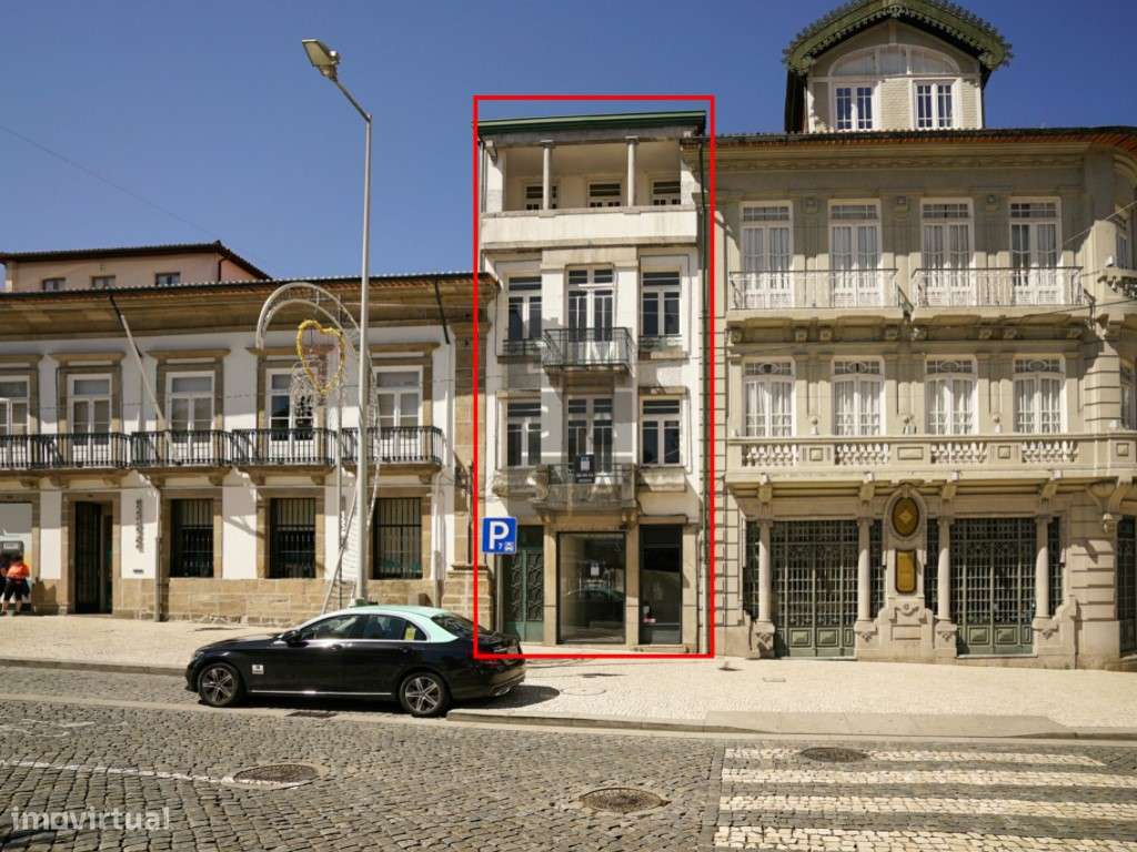 Prédio no centro de Guimarães - Largo do Toural - Grande imagem: 2/40