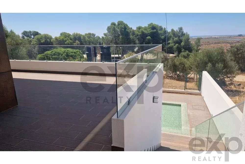 "Moradia Luxuosa com Vista para Rio e Mar em Mexiloeira Grande" - Grande imagem: 5/35