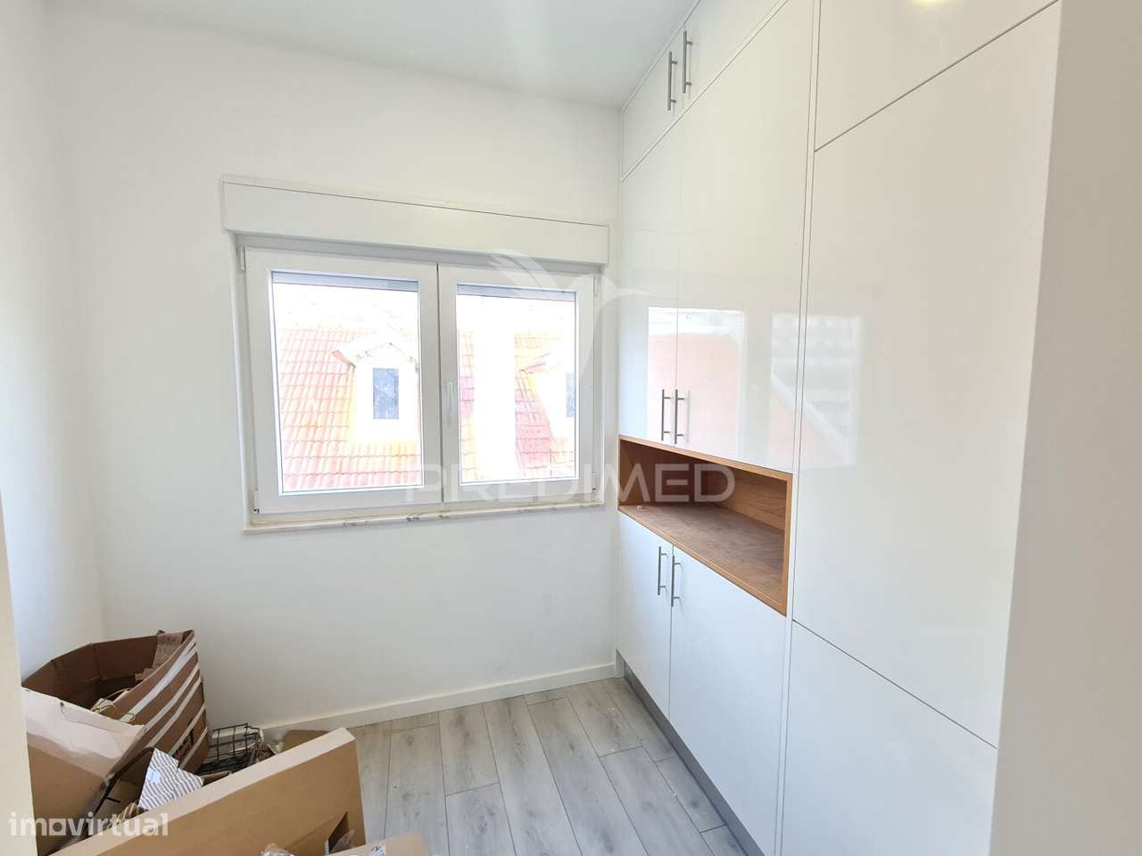 Apartamento T3 com mezzanine e 3 WCs - Metro Laranjeiras - Grande imagem: 2/16