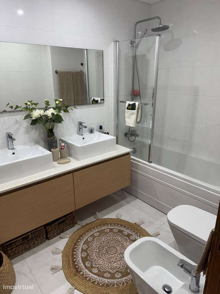 Apartamento T3 com 3 casas de banho e garagem-20