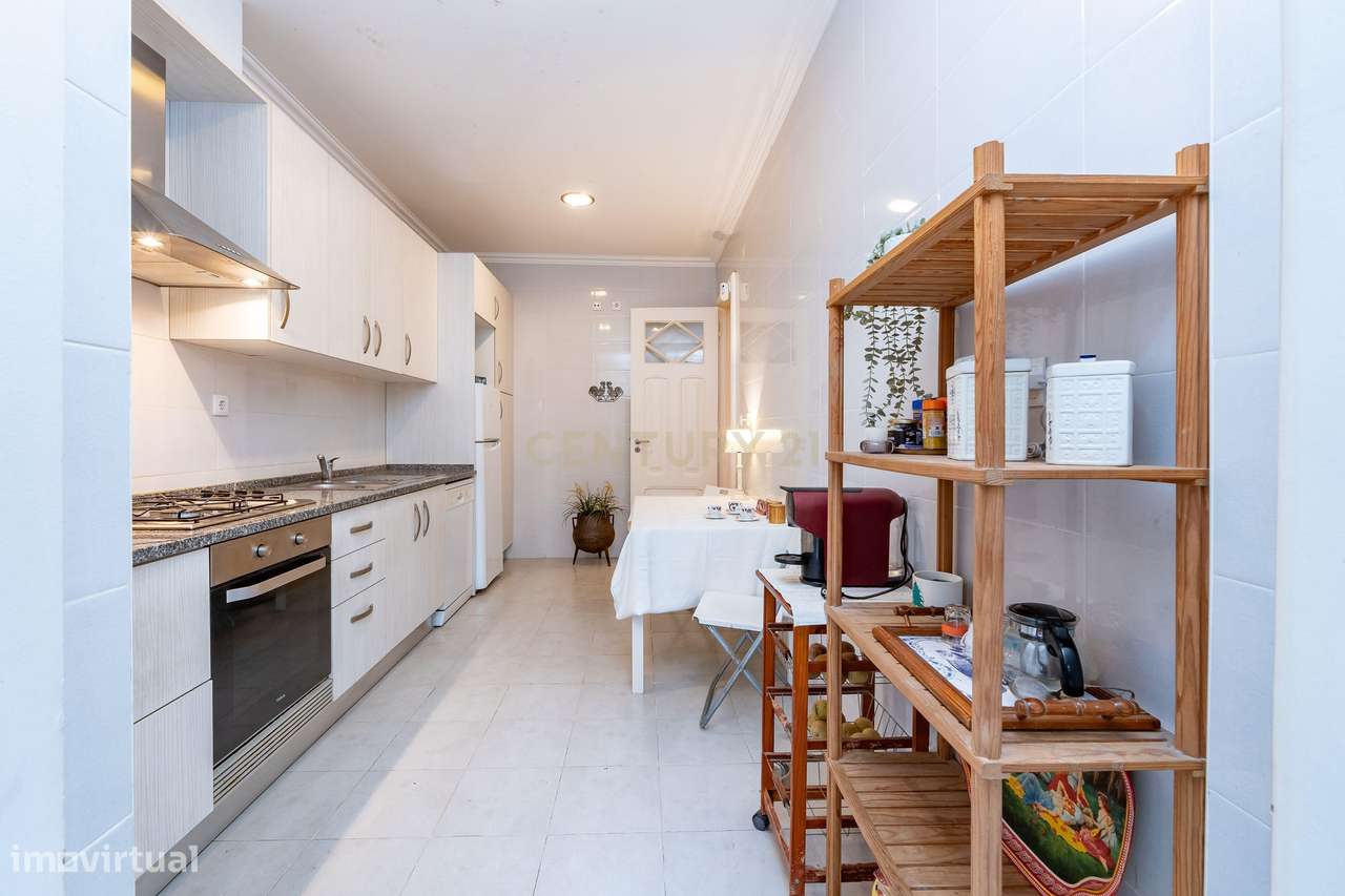 T3  (5 ass.) com terraço, elevador e arrecadação - Rua do Zaire-9