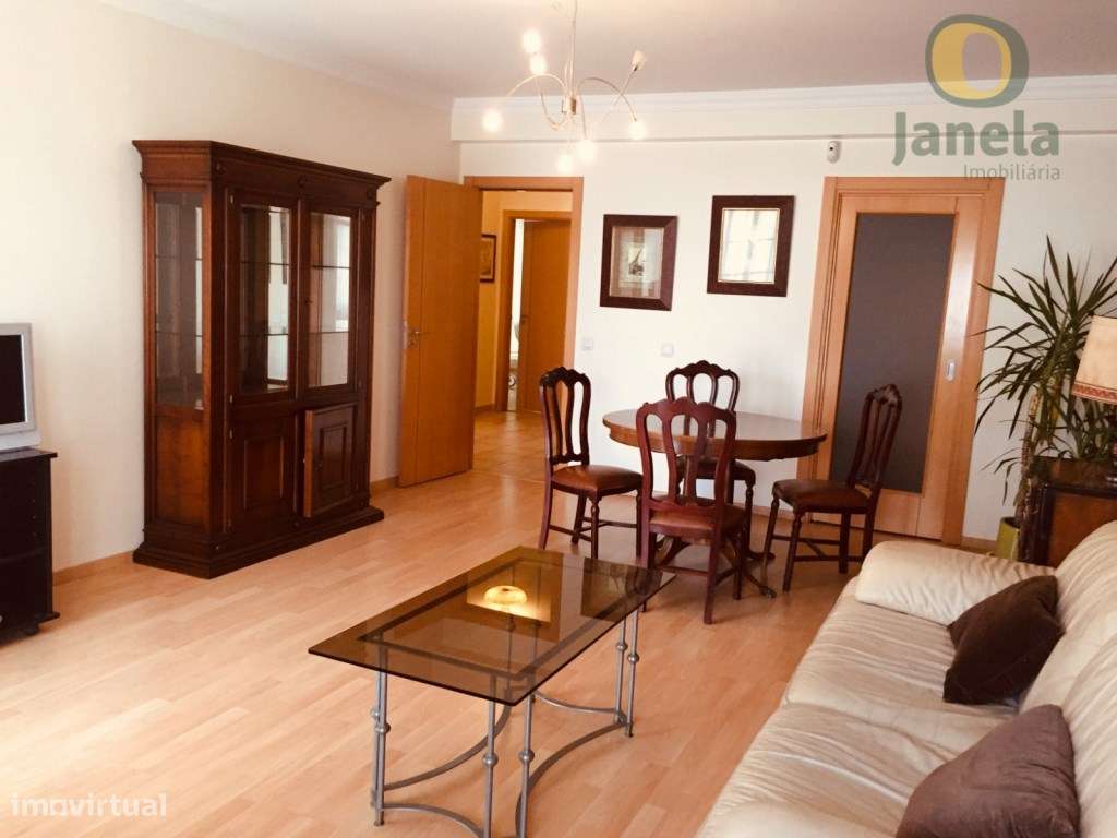 T2 com box e arrecadação, no centro de Faro, varandas-1