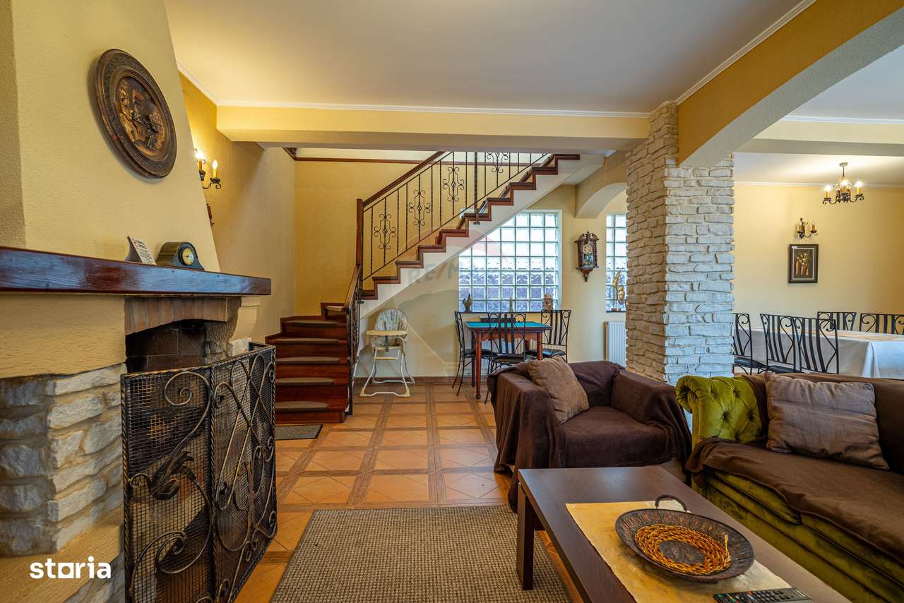 Proprietate deosebită de vânzare în Bușteni - Pensiune + Duplex - Imagine principală: 3/20