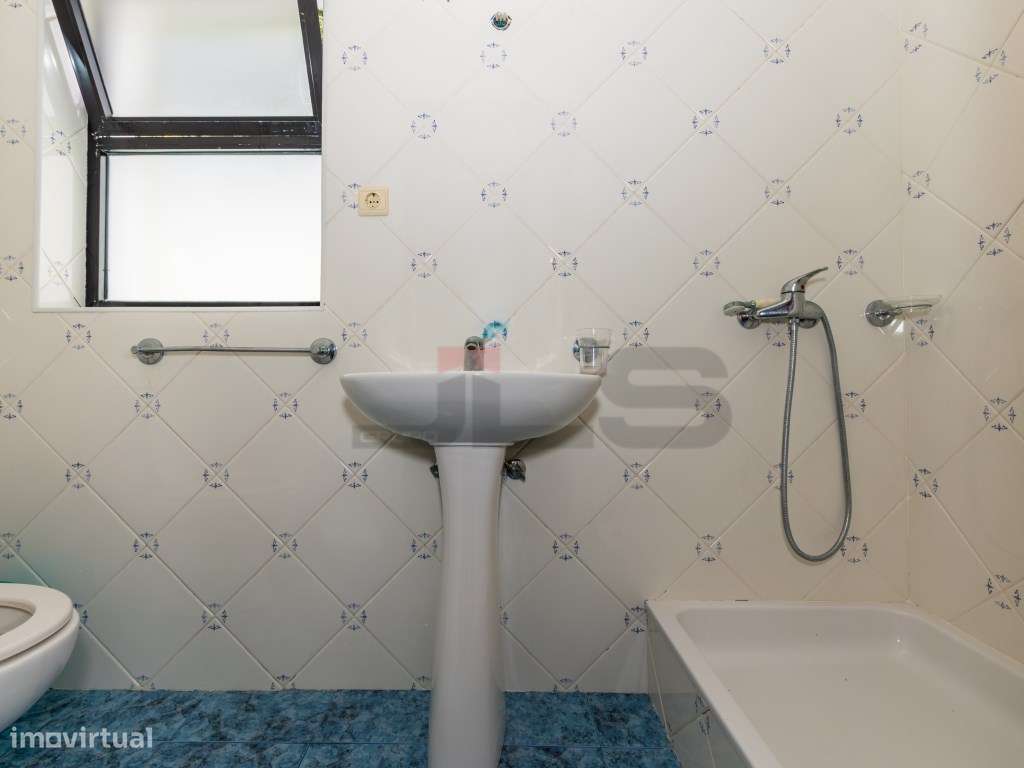 Moradia T4+1 com Dupla Cozinha e Vista Mar - Potencial de Investime...-16