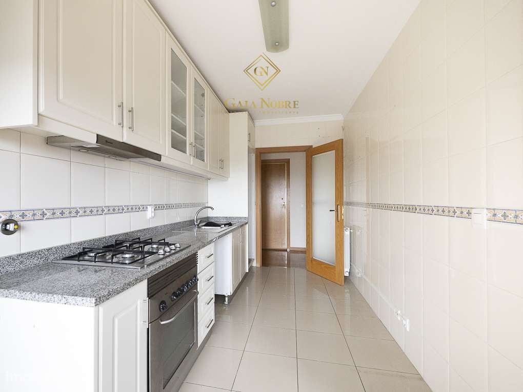 Excelente T2 com garagem fechada para 2 carros, Mozelos - Grande imagem: 3/16