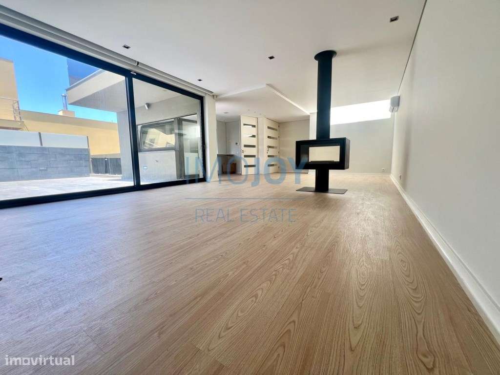 Excelente Moradia com 3 Quartos +1 junto à Praia da Madalena - Grande imagem: 4/43