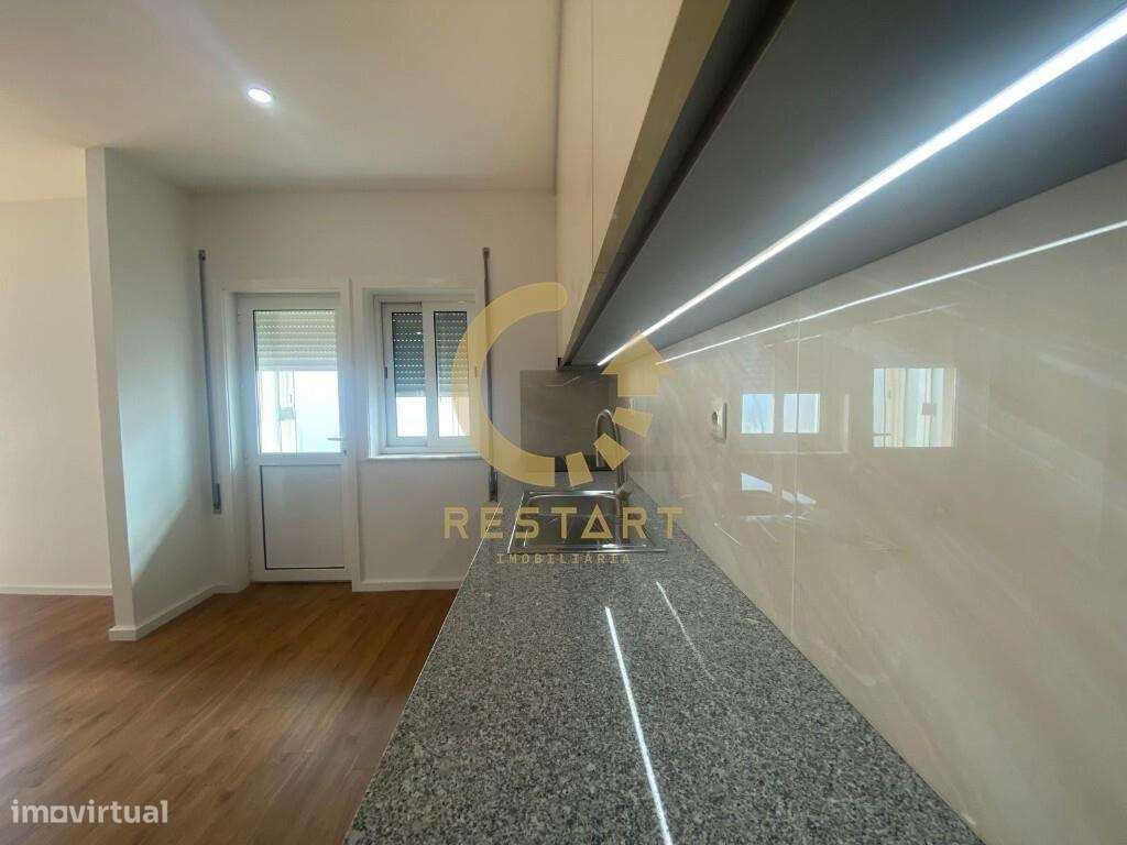 T3 em Águas Santas com 3 frentes, totalmente renovado com muita lumino-5