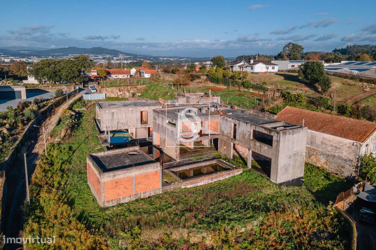 Projeto de Luxo para Concluir – Terreno + Estrutura em Alvelos-10