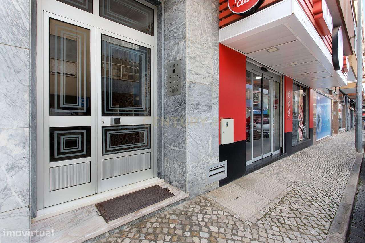 Apartamento T2 no Centro de Mem Martins-27