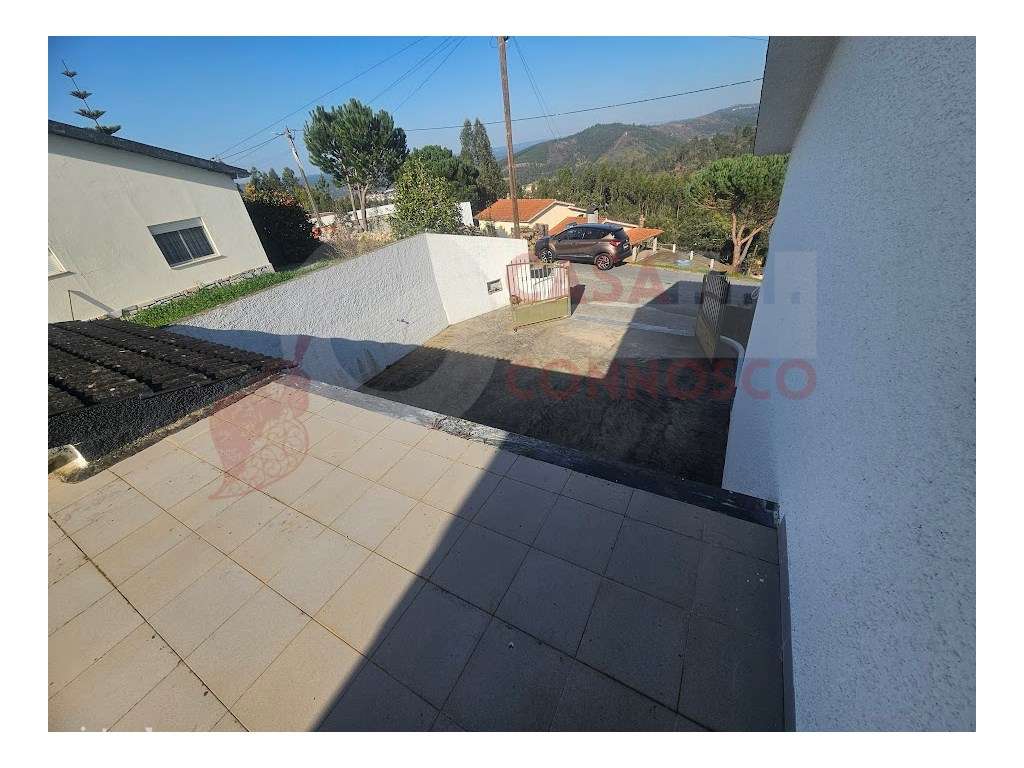 Moradia T3+T2 com garagem e jardim.-29