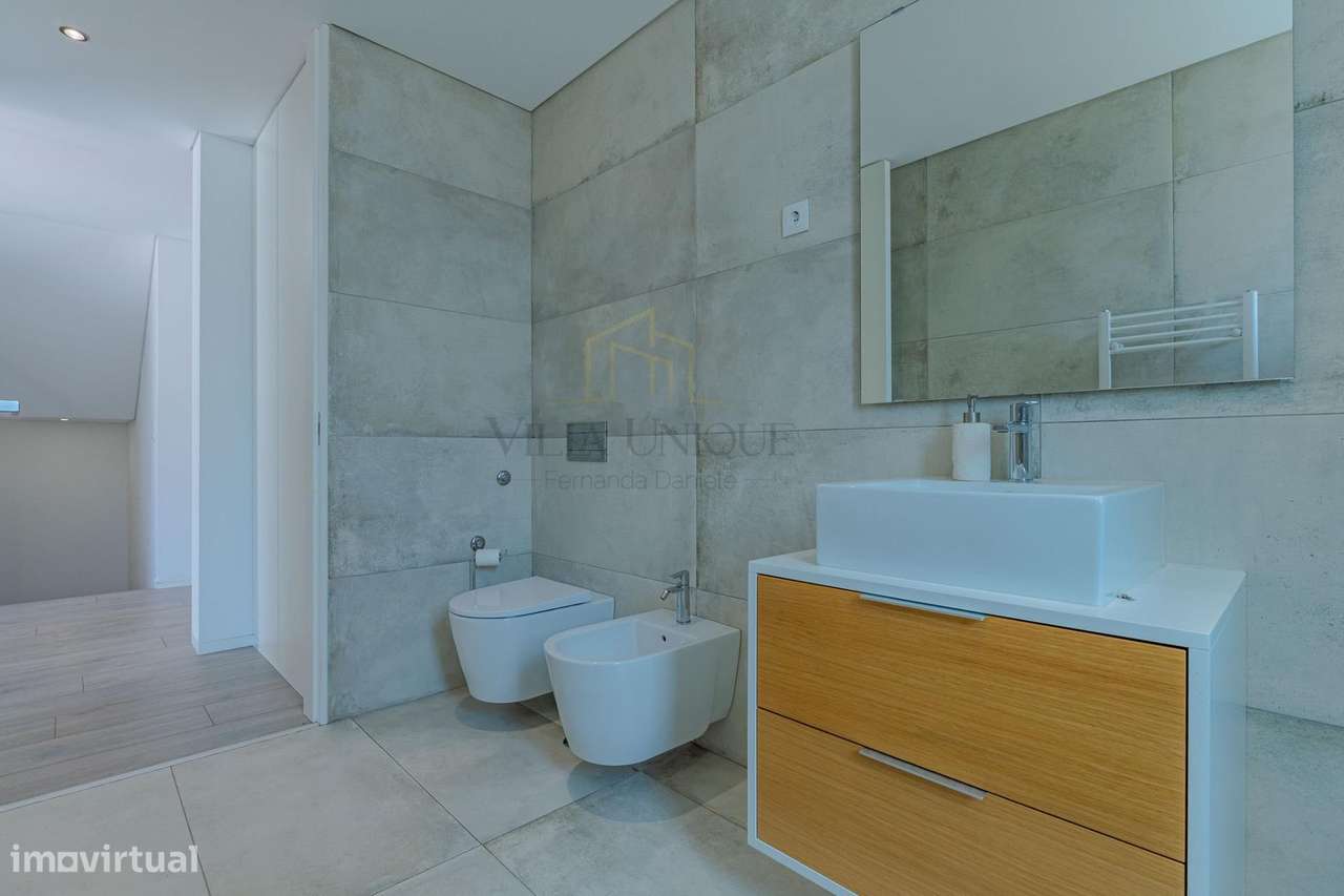 Moradia T4 Moderna com 3 Suítes em Terreno de 460m2-36