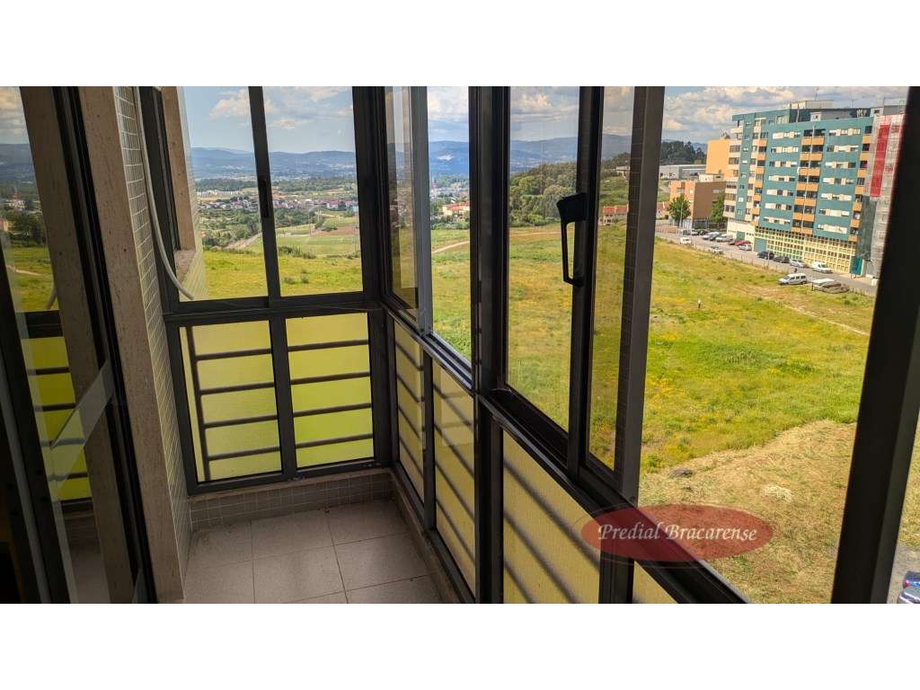 Apartamento T2 semi mobilado, junto ao centro de saúde de Infias. - Grande imagem: 4/16