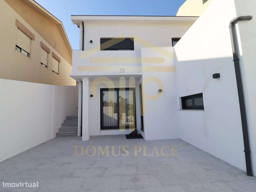 MORADIA T3 C/ JARDIM, TERRAÇO E GARAGEM | GUIFÕES-41