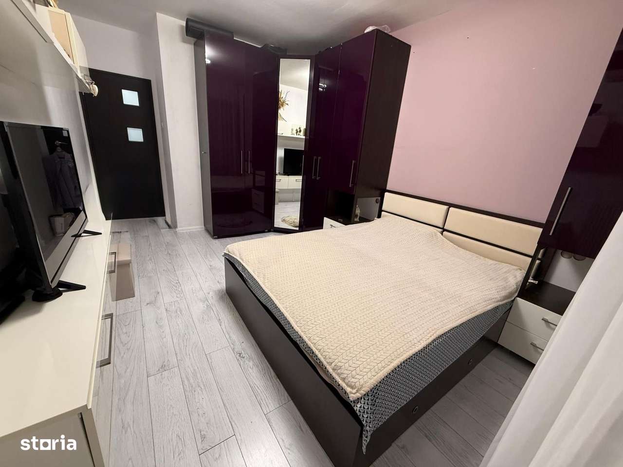 Apartament cu 3 camere, decomandat, zona Albert-3