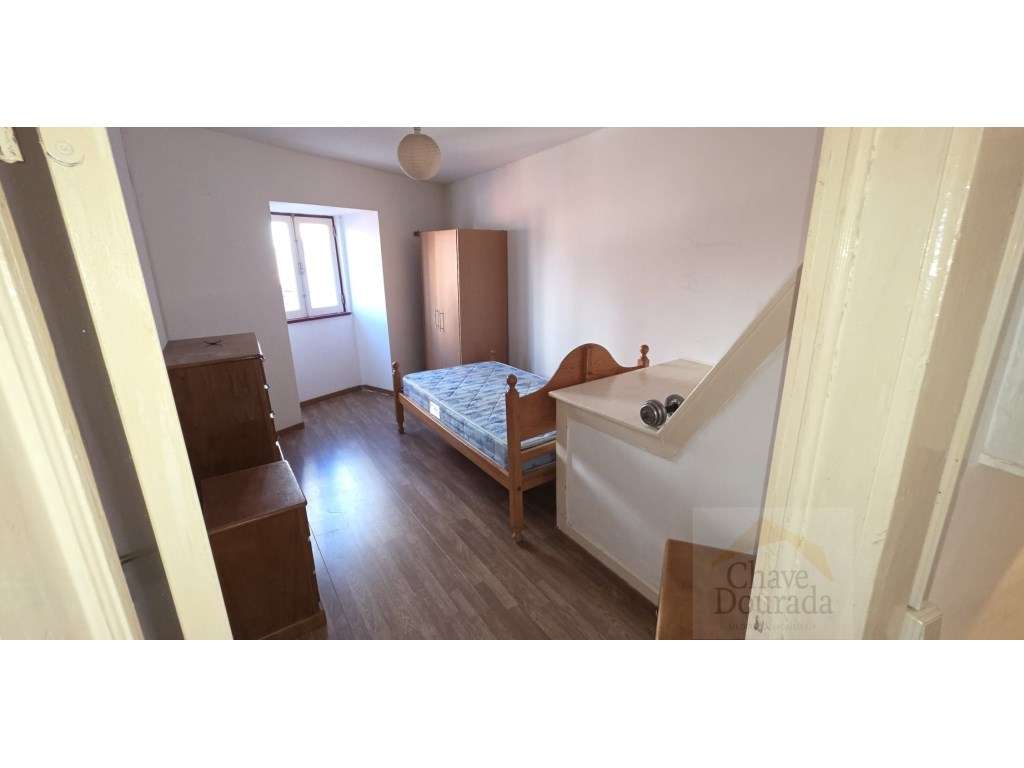 Prédio na Baixa de Coimbra com 3 T1´s-23