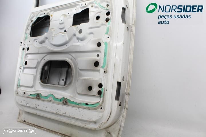 Porta tras esquerda Nissan Cabstar|00-04 - 7