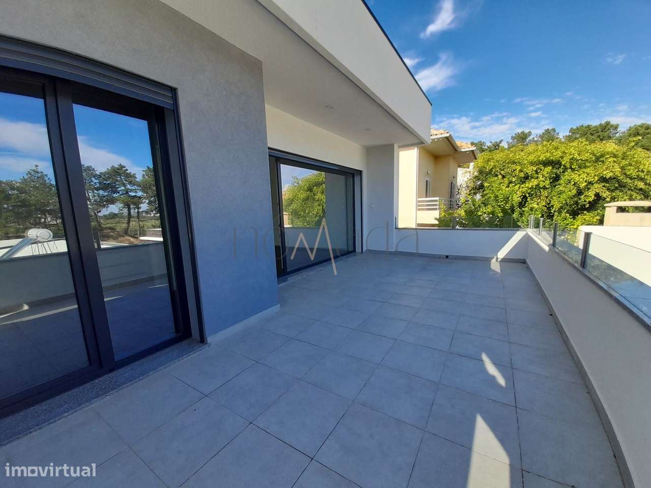 Fantástica moradia localizada no bairro de Valadares, Seixal-25